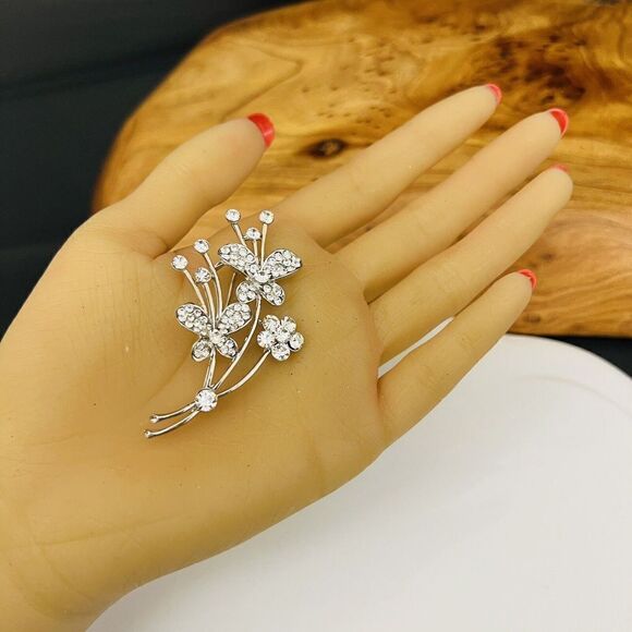 Vintage Flower Branch Floral Brooch Pin with Clear Rhinestones Silver Tone 4094 - Picture 4 of 8